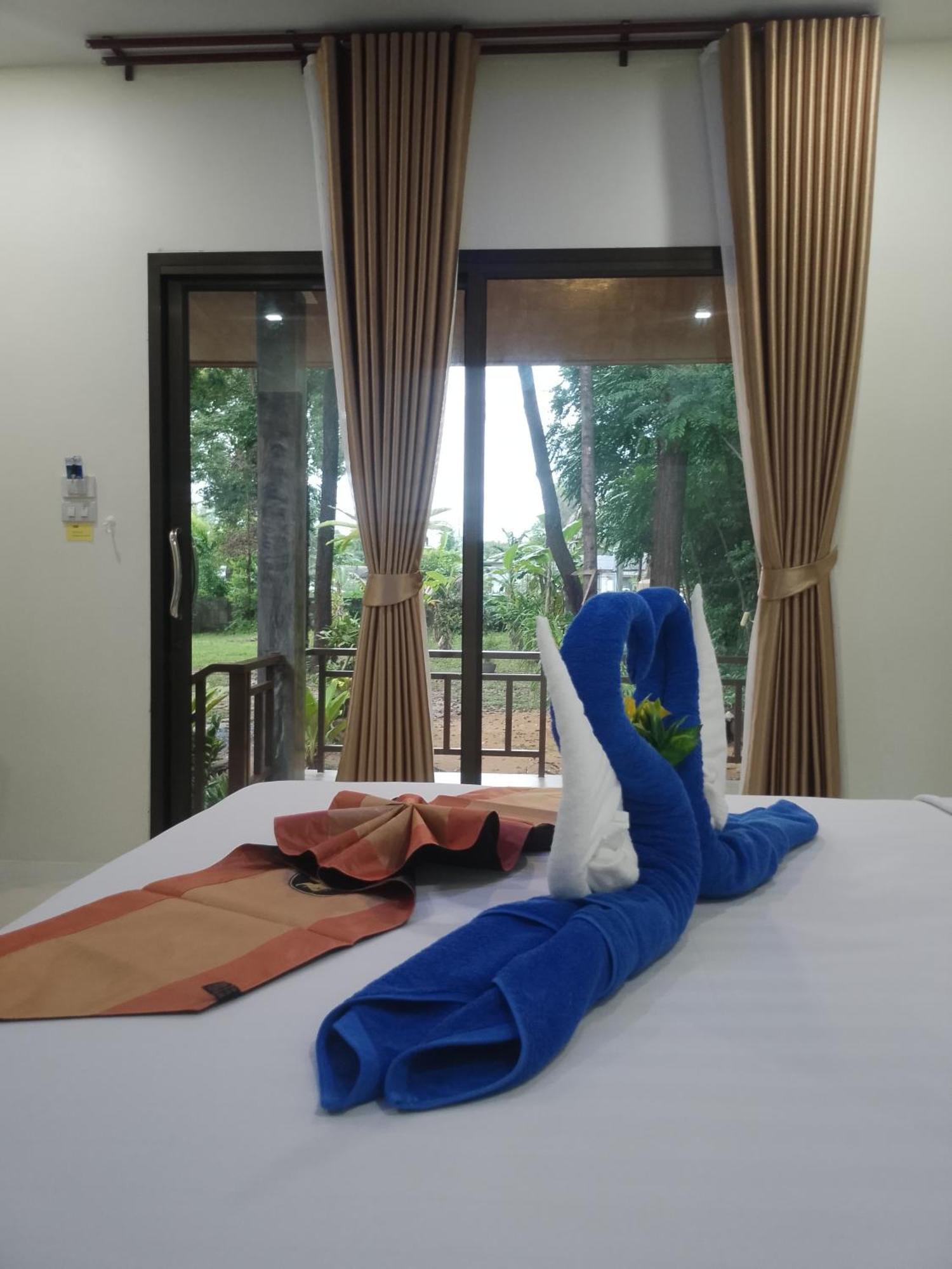 The Sun Long Beach Resort เกาะลันตา ภายนอก รูปภาพ